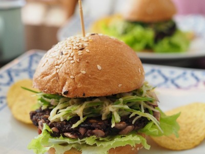 veggie burger, beetroot and lentil patty, cafe, melbourne, blue buddha