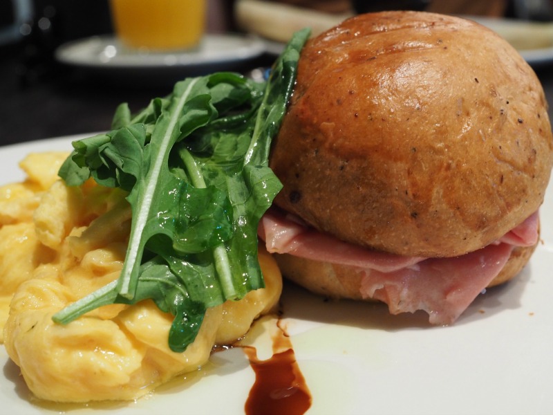 fratelli paradiso, breakfast, panino, scrambled eggs