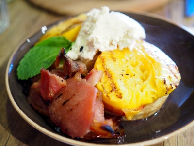 maple bacon, whipped ricotta, dr marty's crumpets, grilled peach, breakfast, 5 lire cafe
