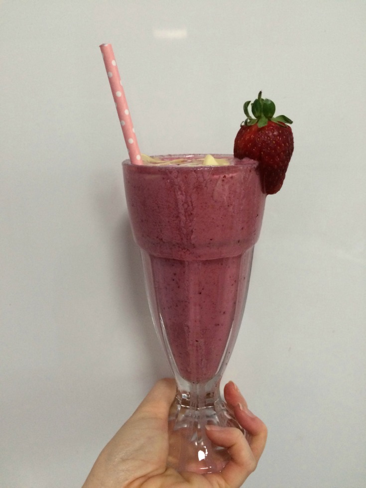 dish'd food store, snow berry smoothie fruit
